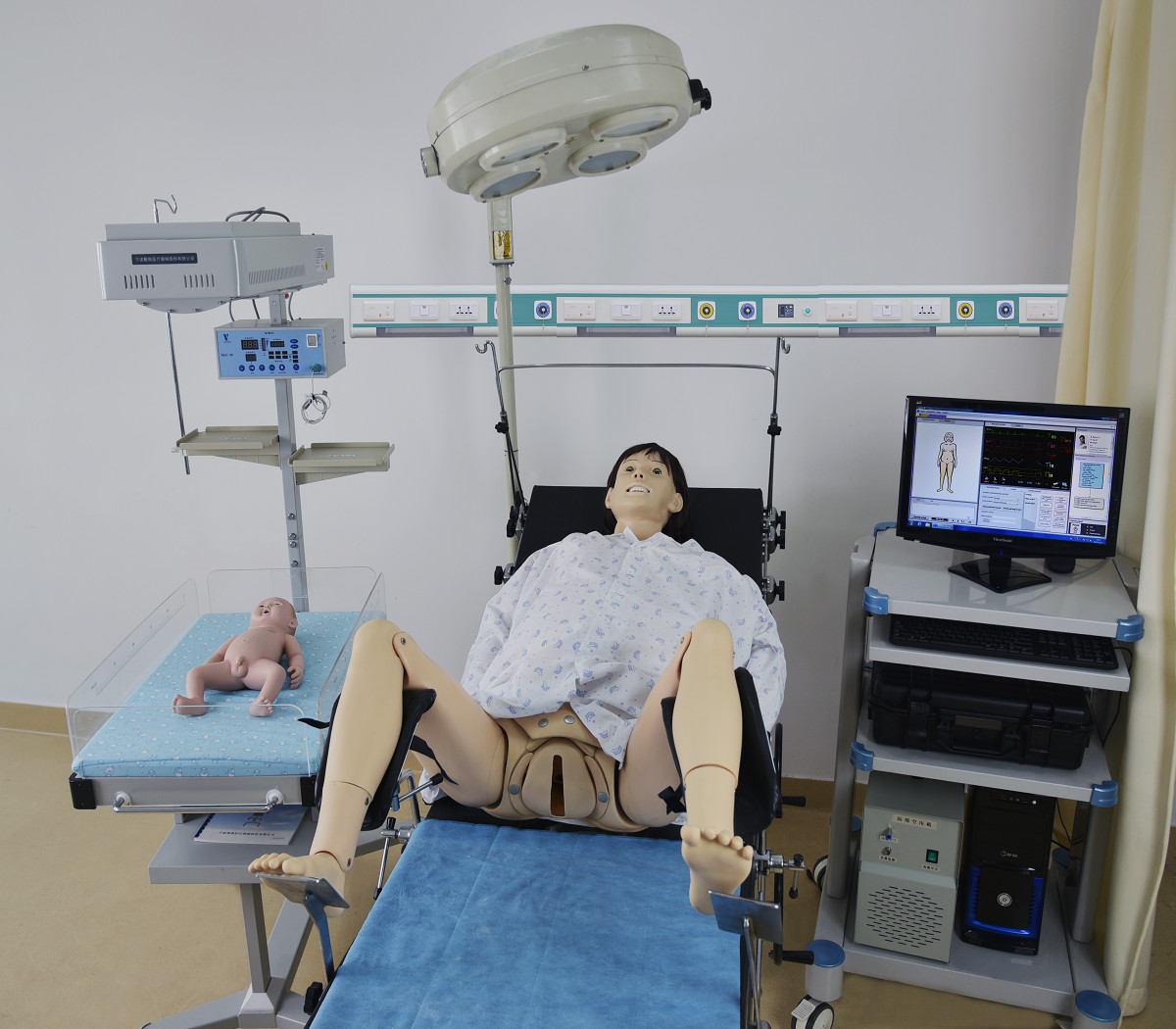 O CE aprovou o simulador do nascimento da criança do PVC para a emergência, AED, nutrindo o treinamento